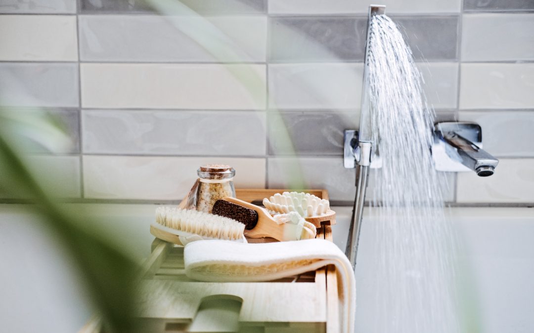Azulejos de moda: texturas, formas y colores que transforman el baño