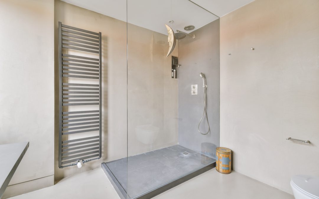 Tipos de platos de ducha: cuál elegir según tu baño